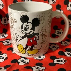Mickey Mouse pencil draw mug. Great condition.never used